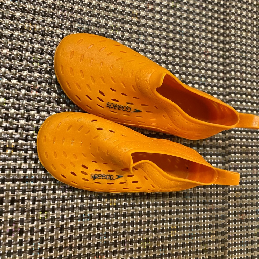 Speedo water shoes size 7/8